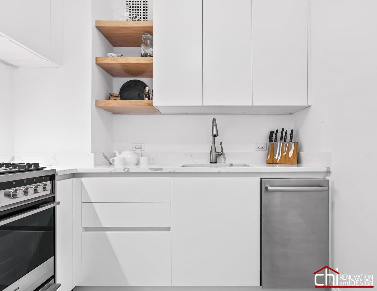 Elegant Chicago White Kitchen Design